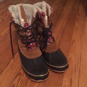 khombu Boots ❤️💙